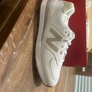 Women’s new balance golf shoes. NIB size 9